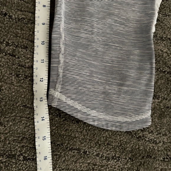 Lululemon crop leggings women’s size 8 gray - Picture 8 of 8